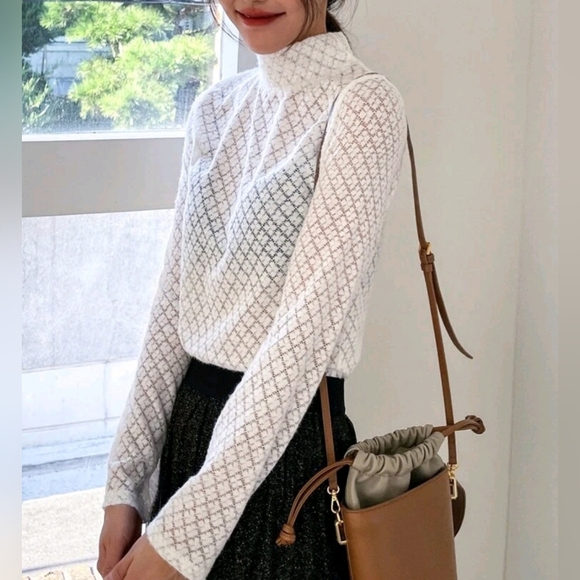 Eyelet knit blouse - Picture 2 of 3